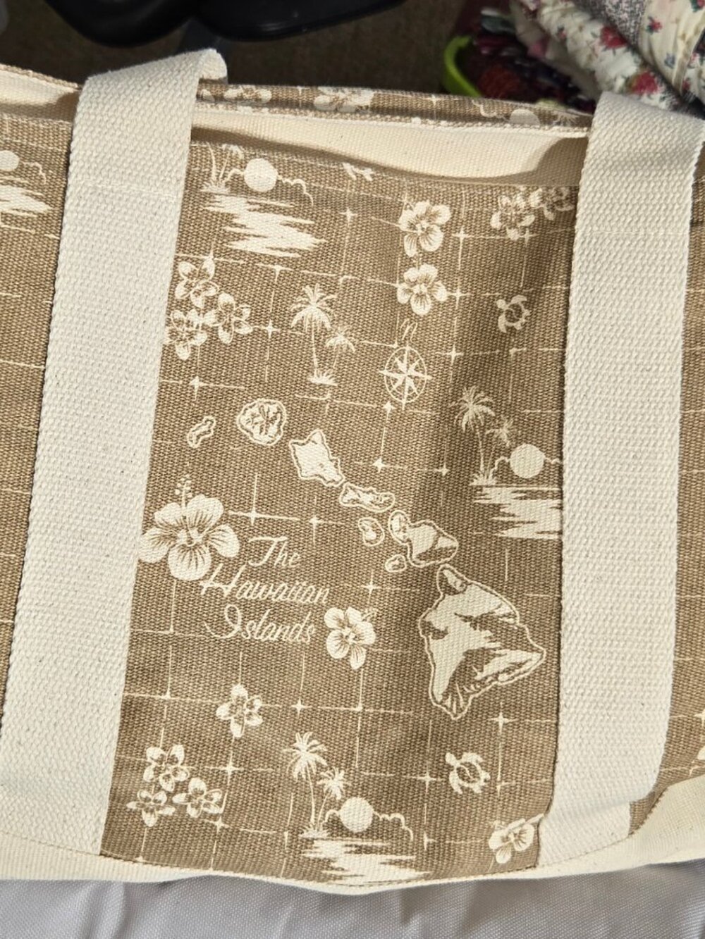 Hawaiian Native Treasures NWT Tan Hibiscus Hawaiian Islands Travel Tote Bag